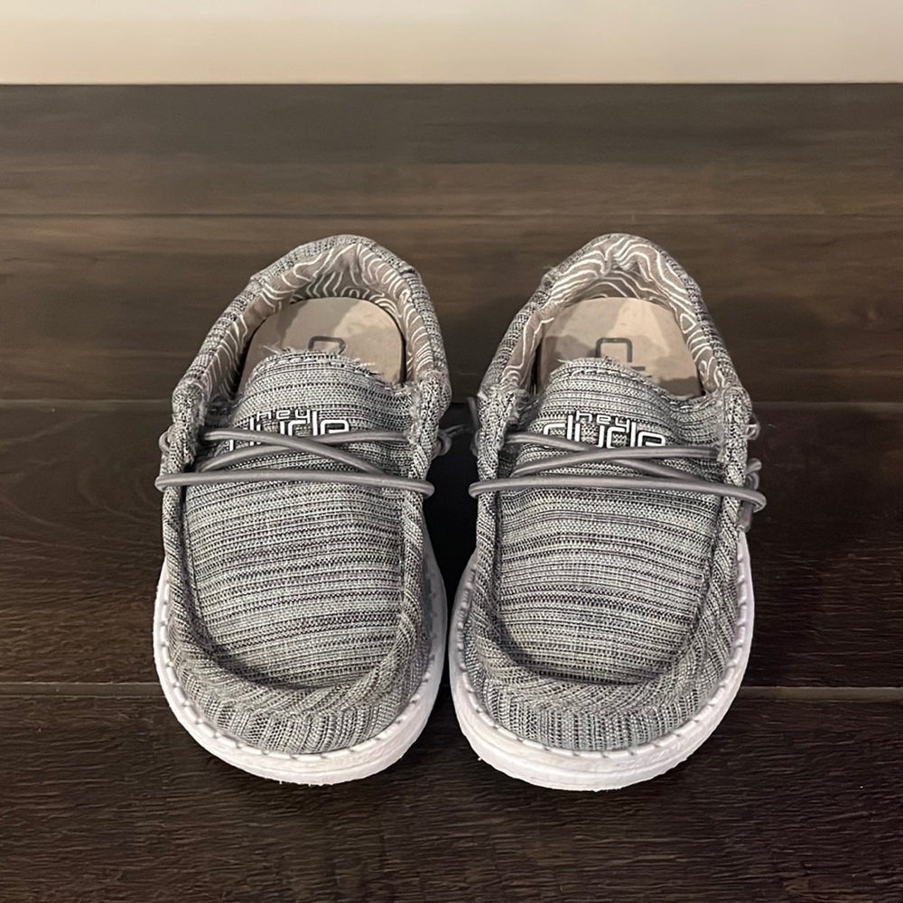 Gently Used Toddler HEY DUDE